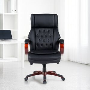 כיסא מנהלים יוקרתי קפיטונז' ידיות מעץ בצבע שחור