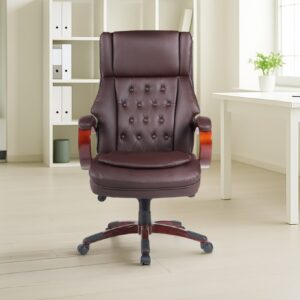 כיסא מנהלים יוקרתי קפיטונז' ידיות מעץ בצבע חום