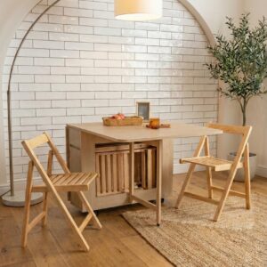 שולחן מתקפל מעץ עם אחסון לשש כיסאות